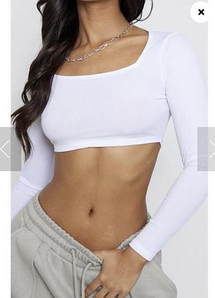 Новий білий кроп-топ із довгими рукавами в рубчик із квадратним вирізом від prettylittlething.