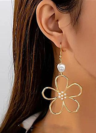 Сережки біжутерія великі ромашки з намистинами