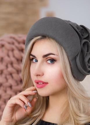 Серый берет из шерстяного фетра