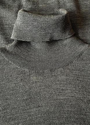 Шикарный свитер . 100 % шерсть.