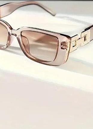 Стильні жіночі сонцезахисні окуляри прозорий чай / женские солнцезащитные очки