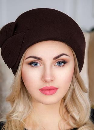 Берет женский из шерстяного фетра с украшением