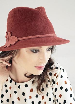 Шляпа из фетра с маленькими полями под мужской стиль поля 5.5 см