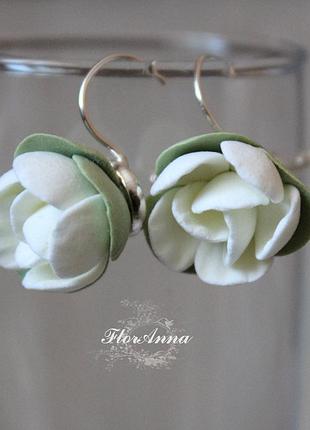 Серьги ручной работы с цветами "пиончики шампань с листиками"