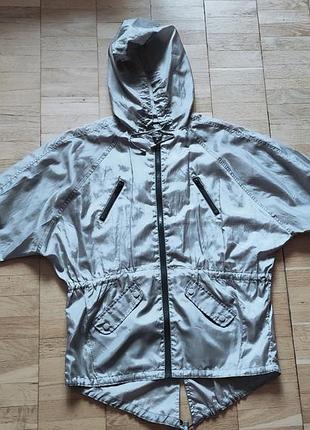 Жіноча куртка вітрівка з капюшоном new look