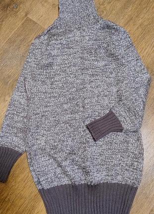 Стильный удлиненный шерстяной свитер