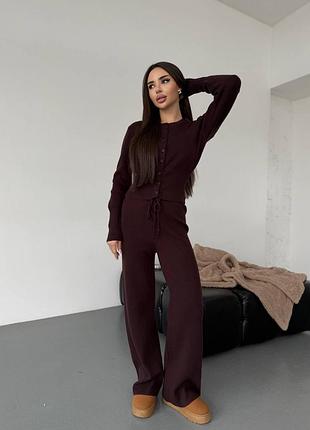 Трикотажный повседневный костюм с кардиганом на пуговицах с широкими брюками