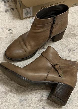 Шкіряні чоботи жіночі стильні гарні