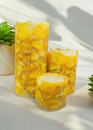 Золотий шарм: набір свічок із жовтими трояндами, з ароматом троянда