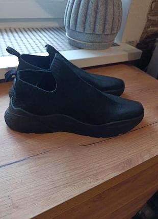 Кроссовки высокие