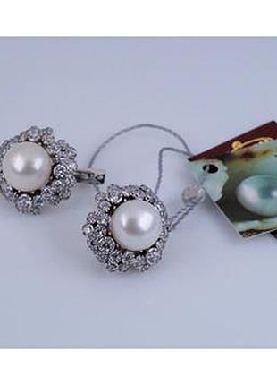 Серебряные серьги с жемчугом и циркониями 925 пробы.