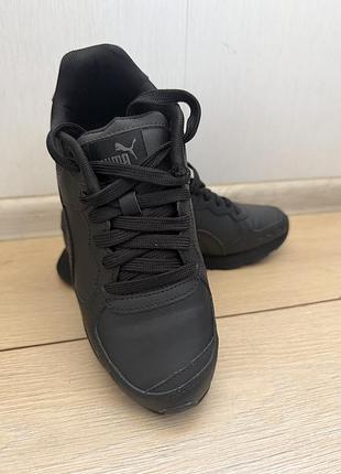 Фирменные кроссовки