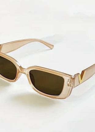 Стильні жіночі сонцезахисні окуляри колір тауні / женские солнцезащитные очки