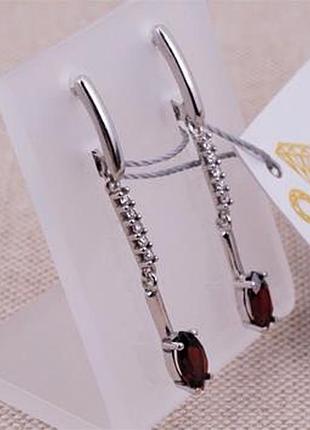 Серебряные серьги-подвески "момент-гр." с гранатами и циркониями 925 пробы.