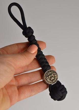 Брелок из паракорда с бусиной лев и компасом