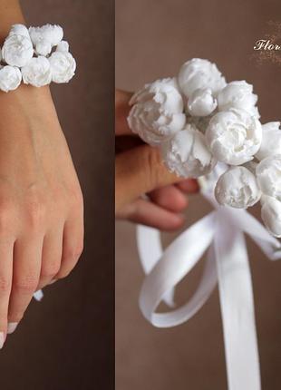 Свадебный браслет с цветами ручной работы для невесты или свидетельницы "белые пионы"
