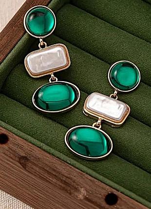 Серьги бижутерия с зелеными камнями