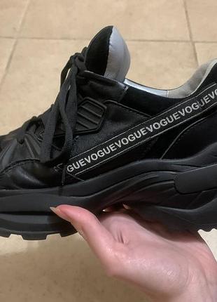 Чорні стильні кросівки на платформі від vogue