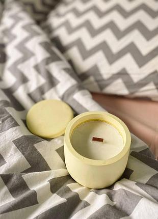 Cоевая свеча с эфирными аромамаслами в гипсовом кашпо mono s с крышкой aphrodisiac