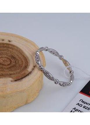 Кольцо серебряное с фианитами 925 пробы.