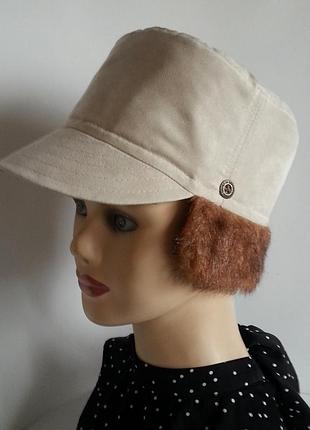 Зимняя кепка кепи кадетская кепка. замша песочного цвета.