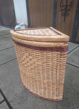 Ящик угловой маленький с окантовкой