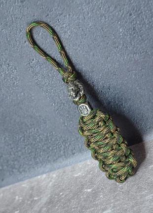 Брелок з паракорду з гербом україни та левом з мельхіору