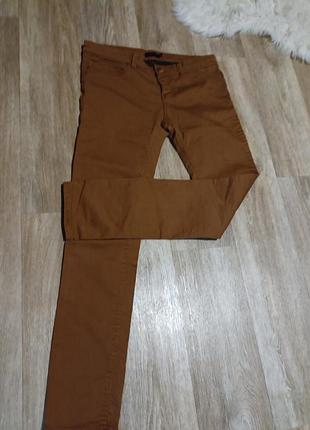 Трендовые джинсовые брюки коричневого цвета stradivarius