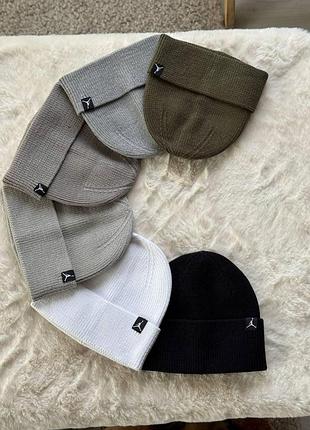 Тепла шапка джордан jordan різних кольорів з підворотом, зимова шапка