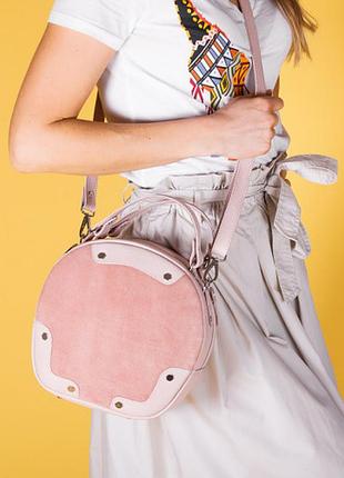 Круглая кожаная сумочка из замши и кожи инд пошив пудра