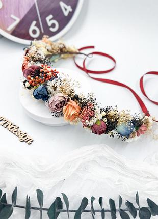 Віночок на голову з сухоцвітів у бордових, темно-синіх, оранжевих та білих тонах з стабілізованою гіпсофілою