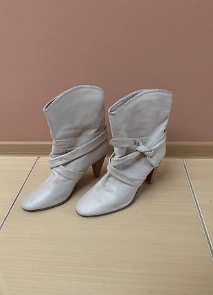 Ботильони чобітки з нат шкіри легкі 40(26)