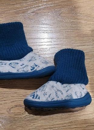 Продам пинетки, носки с резиновой подошвой для мальчика
18 размер