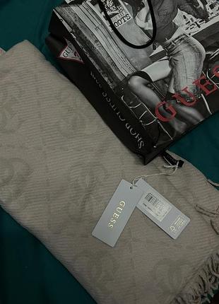 Шарф guess aw5217vis03 бежевий з лого