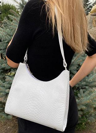 Качественная белая сумка-полумесяц из кожи на плечо белый