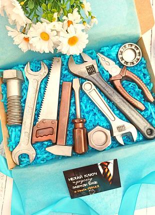 Шикарний шоколадний набір для хлопчика або чоловіка. можна подарувати на будь-яке свято шоколадні інструменти шоколад ручної