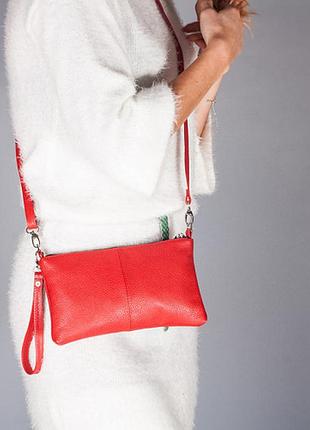 Маленькая черная сумка-клатч с длинным ремешком и коротким красный