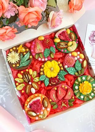 Шоколадный подарочный набор ассорти сладкий подарок женщине или мужчине. шоколад ручной работы