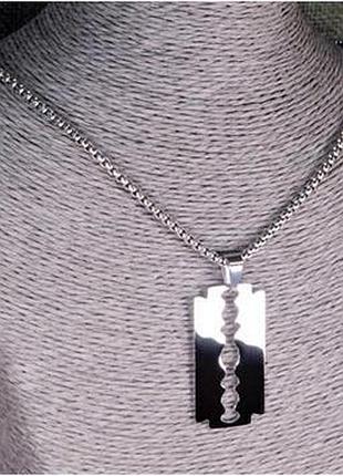 Колье с кулоном "лезвие".