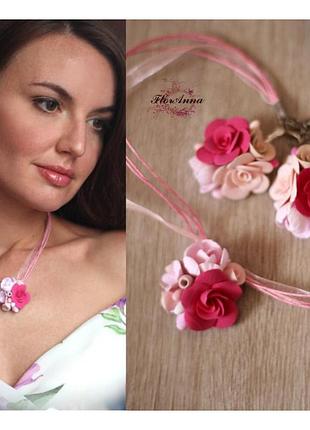 Розовый набор бижутерии ручной работы серьги и кулон с цветами из полимерной глины "карамельная фуксия"