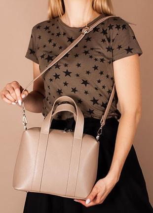 Классная сумка кожаная прямоугольной формы с удобными ремешками бежевый