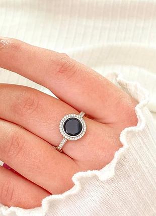 Кольцо серебряное с ониксом и фианитами