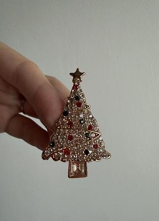 Металева брошка сяюча новорічна брошка “ялинка у кришталях”