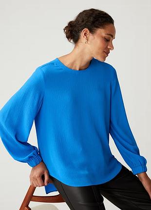 Яркая синяя удлиненная блузка из фактурной ткани р.20