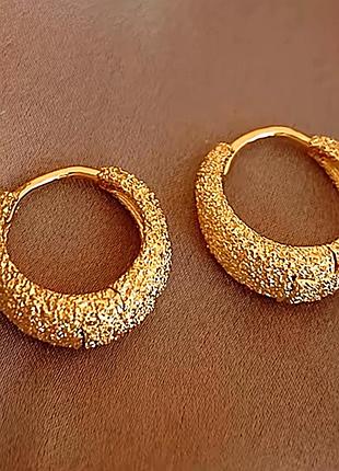 Сережки женские золотистого цвета