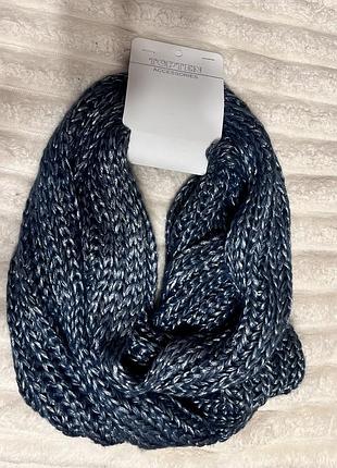 Хомут /снуд невероятно красивого цвета