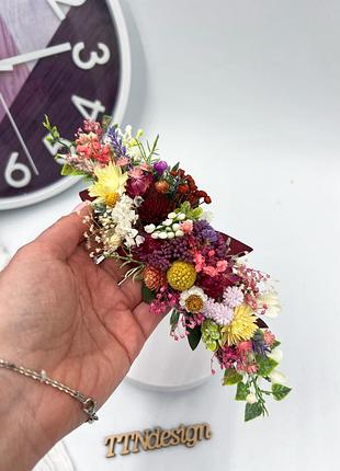 Заколка з сухоцвітів та стабілізованих квітів — кольорова флористична прикраса на голову для весілля