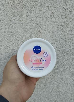 Зволожуючий крем для обличчя та рук nivea family care 450 мл