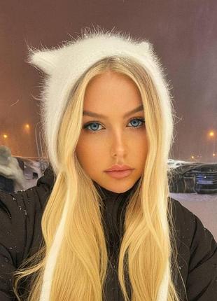 Вязаная шапка котошапка чепчик капор с ушками и помпонами на завязках вязаная молочная one size