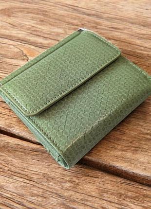 Женский кошелек лаковый маленький на кнопке с отделением для монет 11х10 см je-1855 салатный